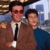 Alan Thicke pose avec Kirk Cameron de la série "Quoi de neuf docteur?" en 1989.