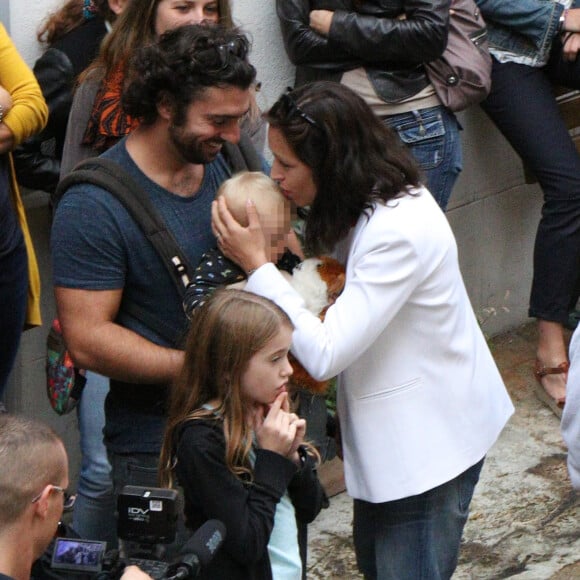 Natasha St-Pier, son mari Grégory Quillacq avec leur fils Bixente soutiennent l'association "Petit Coeur de Beurre" lors du week-end de la Cardiopathie Congénitale à la caserne des pompiers de Malar à Paris le 1er octobre 2016.