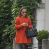 Exclusif - Pippa Middleton se promène dans les rues de Londres le 15 novembre 2016, très occupée avec son smartphone. Déjà dans les préparatifs de son mariage avec James Matthews, prévu le 20 mai 2017 à Englefield dans le Berkshire ?