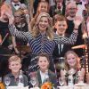 La reine Maxima des Pays-Bas prenait part le 9 décembre 2016 au Théâtre royal Carré à Amsterdam à l'enregistrement du gala de Noël du programme jeunesse BZT Show sur la chaîne KRO-NCRV. Très osée, sa robe Mary Katrantzou a hérissé plus d'un observateur royal.