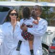 Kim Kardashian avec son mari Kanye West emmènent leur fille North West au cinéma pour voir le film 'Finding Dory' à Calabasas le 25 juin 2016.
