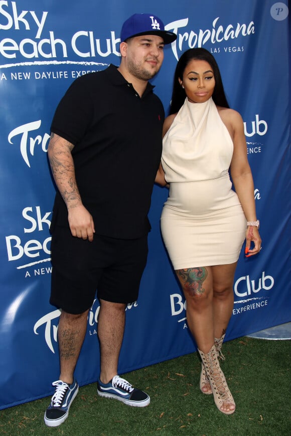 Rob Kardashian et sa fiancée Blac Chyna enceinte au Memorial Day Weekend du Sky Beach Club à Las Vegas, le 28 mai 2016.