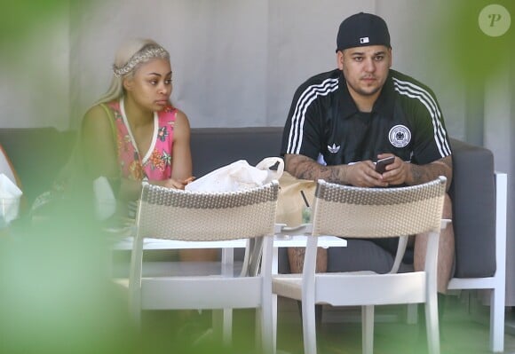 Blac Chyna enceinte déjeune avec son fiancé Rob Kardashian à Miami, le 13 mai 2016.
