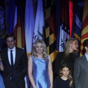 Donald Trump avec son fils Barron, sa fille Ivanka et sa femme Melania lors de son discours au Hilton New York après son élection à la présidence des Etats-Unis. New York, le 9 novembre 2016.