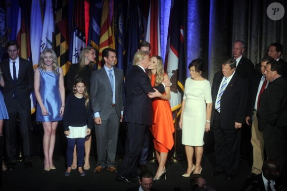 Donald Trump avec son fils Barron, sa fille Ivanka et sa femme Melania lors de son discours au Hilton New York après son élection à la présidence des Etats-Unis. New York, le 9 novembre 2016.