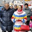 Andrea Bocelli et sa femme Veronica Berti se baladent sur la 6ème avenue à New York le 13 décembre 2016. Le ténor a été approché par Donald Trump pour chanter lors de la cérémonie d'investiture du nouveau président américain en janvier 2017.