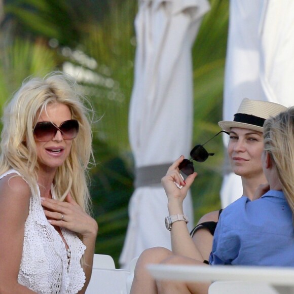 Victoria Silvstedt avec des amies lors de ses vacances à Saint-Barthélemy. Le 21 décembre 2016.