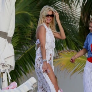 Victoria Silvstedt avec des amies lors de ses vacances à Saint-Barthélemy. Le 21 décembre 2016.