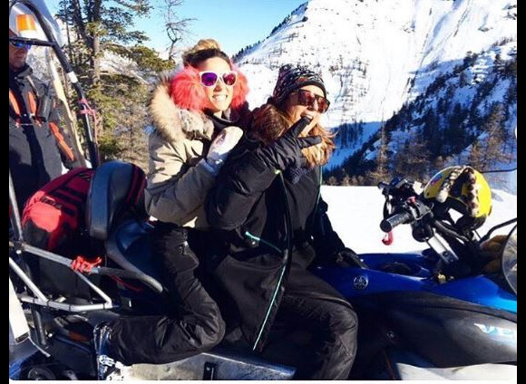 Capucine Anav et Valérie Benaïm au ski, à Montgenèvre, 18 décembre 2016, sur Instagram