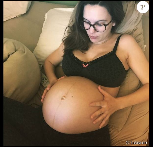 Christy Carlson Romano, enceinte, pose sur Instagram. Décembre 2016.