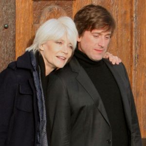 Exclusif - Françoise Hardy et son fils Thomas Dutronc se baladent le long des quais de l'Île Saint-Louis à Paris, France, le 2 novembre 2016.