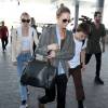 Vanessa Paradis arrive avec ses enfants Lily-Rose Depp et Jack Depp à l'aéroport de LAX à Los Angeles.