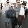 Vanessa Paradis arrive avec ses enfants Lily-Rose Depp et Jack Depp à l'aéroport de LAX à Los Angeles. Le 21 mars 2016