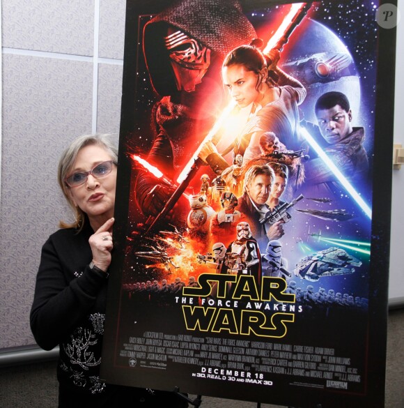 Carrie Fisher - Conférence de presse pour le film Star Wars : Le réveil de la force à Los Angeles le 4 décembre 2015.
