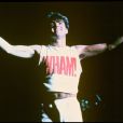  George Michael en concert avec Wham! à Londres, le 23 janvier 1985.  