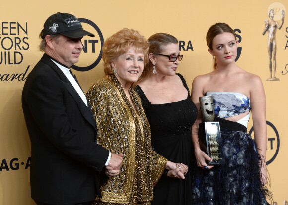 Todd Fisher, Debbie Reynolds, sa fille Carrie Fisher et sa fille Billie Lourd à la press room des SAG Awards à Los Angeles le 26 janvier 2015