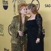 Debbie Reynolds et sa fille Carrie Fisher - Pressroom lors de la 21ème cérémonie annuelle des "Screen Actors Guild Awards" à l'auditorium "The Shrine" à Los Angeles, le 25 janvier 2015.