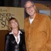 Jeanie Buss et Phil Jackson en 2003 lors d'une avant-première au cinéma El Capitan à Los Angeles. © Lionel Hahn/ABACA. En couple depuis 1999 et fiancés à Noël 2012, ils ont annoncé la rupture de leurs fiançailles le 28 décembre 2016.