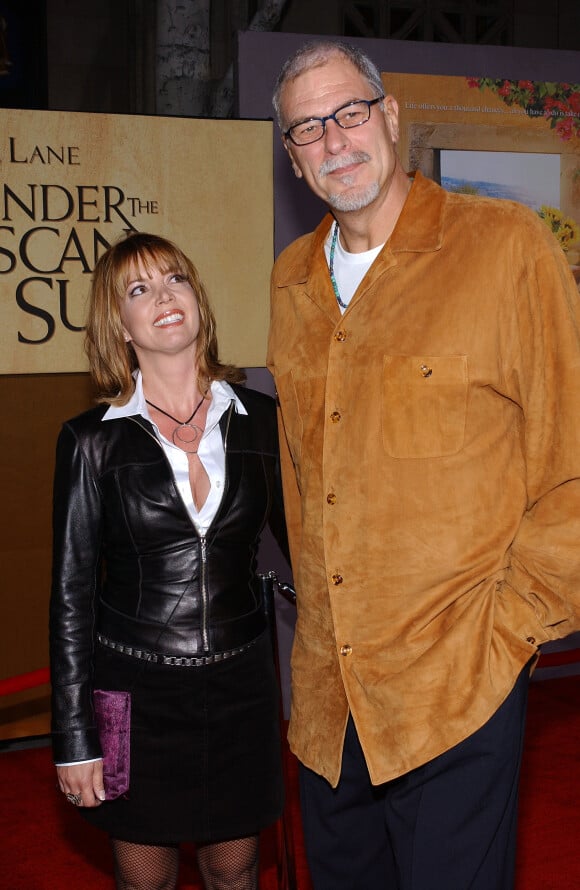 Jeanie Buss et Phil Jackson en 2003 lors d'une avant-première au cinéma El Capitan à Los Angeles. © Lionel Hahn/ABACA. En couple depuis 1999 et fiancés à Noël 2012, ils ont annoncé la rupture de leurs fiançailles le 28 décembre 2016.