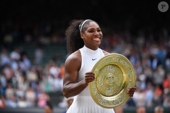 Serena Williams remporte le tournoi de Wimbledon à Londres, le 9 juillet 2016.