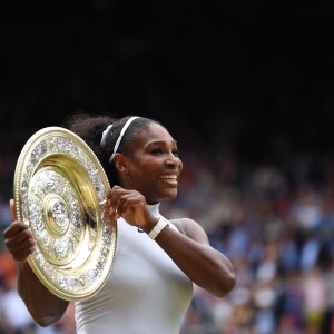 Serena Williams remporte le tournoi de Wimbledon à Londres, le 9 juillet 2016.