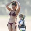 Hilary Duff lors d'une sortie à la plage avec son fils Luca à Hanalei, à Hawaï, le 1er janvier 2017