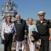 Le prince Dimitri Romanovitch de Russie visite accompagné de sa femme la princesse Theodora (née Dorrit Reventlow) et du commandant en chef de la flotte russe de la Mer Noire Yuri Orekhovsky le croiseur Moskva à Sébastopol, le 27 août 2015.