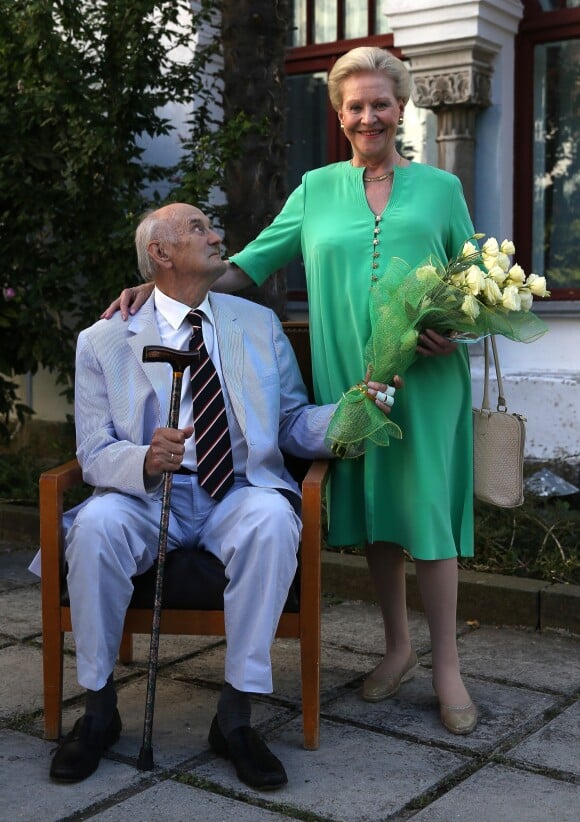 Le prince Dimitri Romanovitch de Russie visitant le palais de Dulber à Koriez en compagnie de sa femme la princesse Theodora (née Dorrit Reventlow), le 26 août 2015. Le prince Dimitri Romanovitch est mort le 31 décembre 2016 à 90 ans.