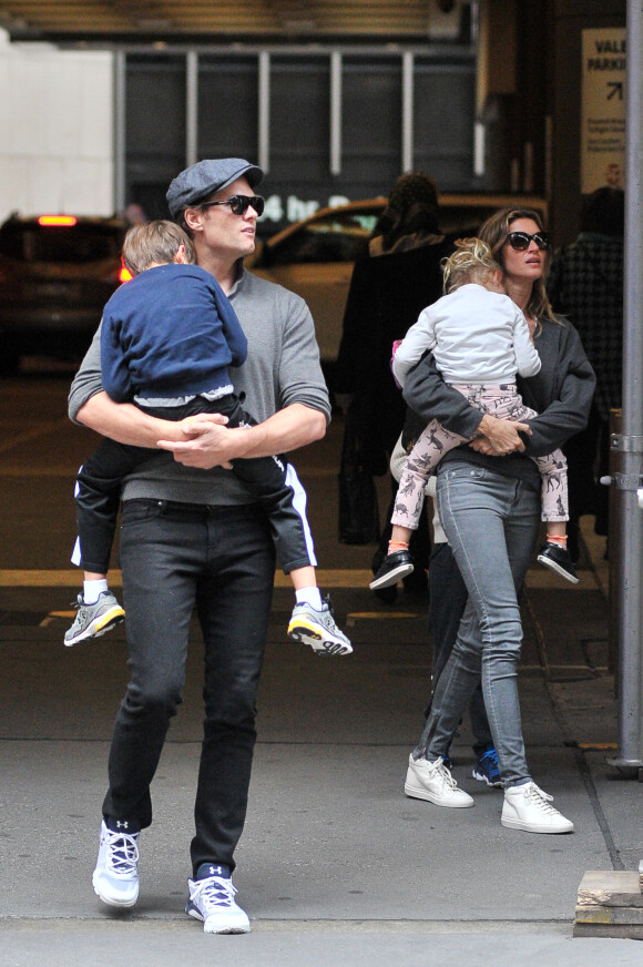 Gisele Bundchen, son mari Tom Brady et leurs enfants à New York, le 15 mai 2016