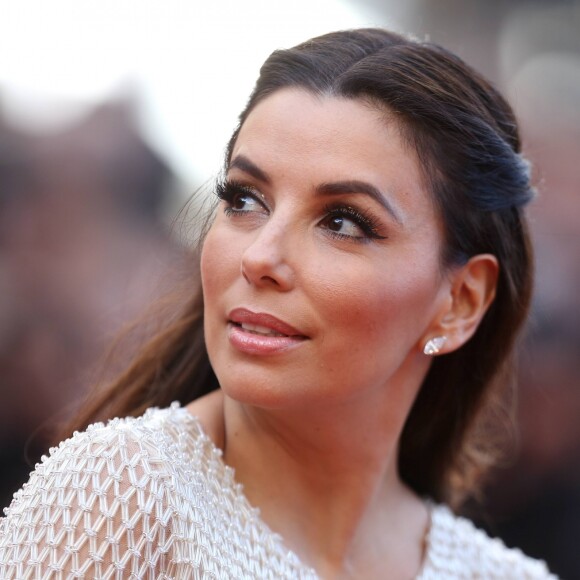 Eva Longoria - Montée des marches du film "Café Society" pour l'ouverture du 69ème Festival International du Film de Cannes. Le 11 mai 2016.