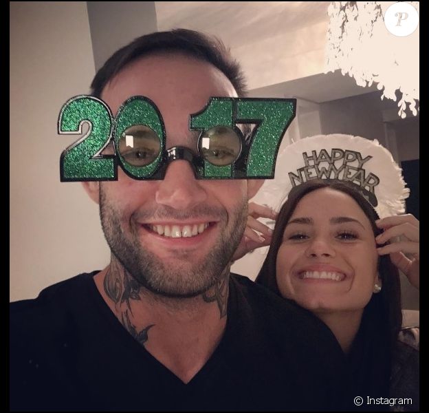 Demi Lovato au côté de son nouveau petit ami, le champion d'arts martiaux Guilherme Vasconcelos. Le couple a célébré le Nouvel An ensemble (photo publiée le 1er janvier 2017 sur Instagram).