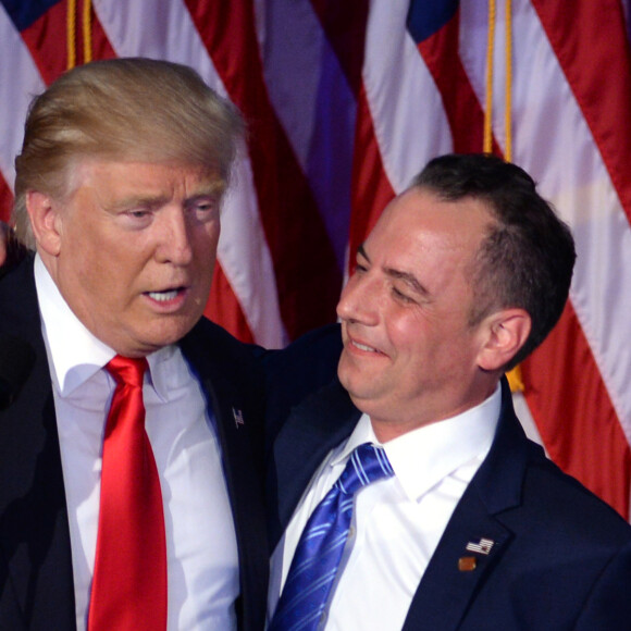 Donald Trump avec Reince Priebus lors de son discours au Hilton New York après son élection à la présidence des Etats-Unis. New York, le 9 novembre 2016