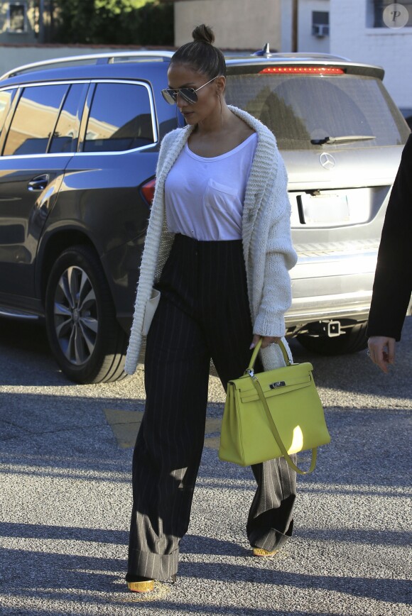 Jennifer Lopez fait du shopping à Los Angeles, le 28 décembre 2016.