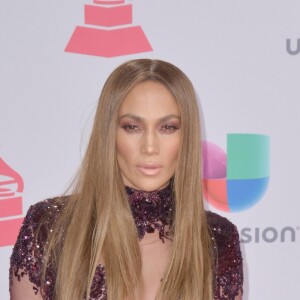 Jennifer Lopez lors du photocall des arrivées de la 17ème soirée des "Latin Grammy Awards" au T-Mobile Arena à Las Vegas, Nevada, Etats-Unis, le 17 novembre 2016. © Marcel Thomas/Zuma Press/Bestimage