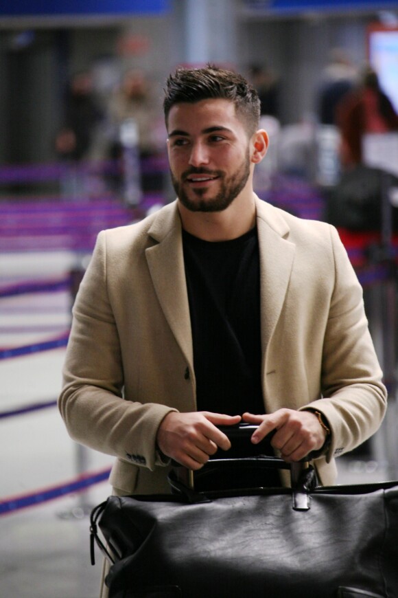 Exclusif - Anthony (La Villa des Coeurs Brisés) - Les candidats à l'émission "Les Anges 9" partent de l'aéroport CDG à Roissy en France pour Miami le 2 janvier 2017.