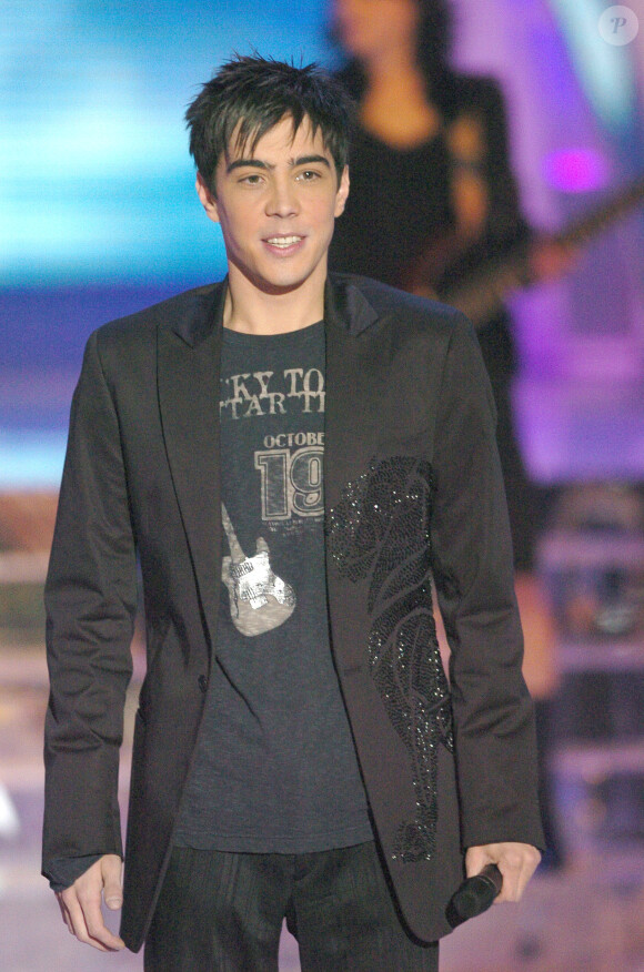 Grégory Lemarchal lors de l'élection Miss Europe 2005, au Palais des sports de Paris le 13 matrs 2005.