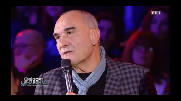 Pascal Nègre parle de Grégory Lemarchal avec Karine Ferri le 7 janvier 2017 lors de la soirée hommage Grégory Lemarchal : Dix ans après, l'histoire continue, au Zénith de Paris et sur TF1.