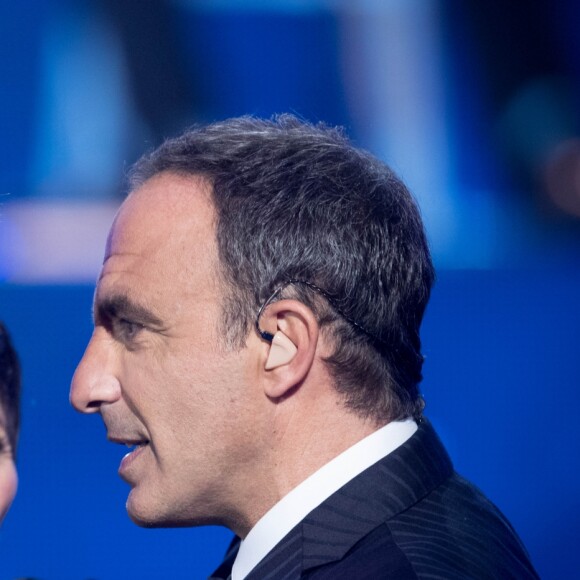 Exclusif - Laurence et Pierre Lemarchal, parents de Grégory, avec Nikos Aliagas lors de la soirée hommage Grégory Lemarchal : Dix ans après, l'histoire continue, le 7 janvier 2017 au Zénith de Paris et sur TF1 (réalisation DMLS TV), au profit de la construction d'une maison d'accueil pour les patients atteints de la mucoviscidose. © Cyril Moreau/Bestimage