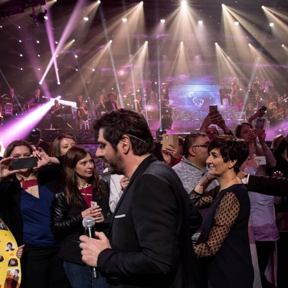 Exclusif - Patrick Fiori, Laurence et Pierre Lemarchal lors de la soirée hommage Grégory Lemarchal : Dix ans après, l'histoire continue, le 7 janvier 2017 au Zénith de Paris et sur TF1 (réalisation DMLS TV), au profit de la construction d'une maison d'accueil pour les patients atteints de la mucoviscidose. © Cyril Moreau/Bestimage
