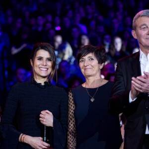 Exclusif - Karine Ferri avec Laurence et Pierre Lemarchal, parents de Grégory, lors de la soirée hommage Grégory Lemarchal : Dix ans après, l'histoire continue, le 7 janvier 2017 au Zénith de Paris et sur TF1 (réalisation DMLS TV), au profit de la construction d'une maison d'accueil pour les patients atteints de la mucoviscidose. © Cyril Moreau/Bestimage