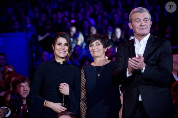 Exclusif - Karine Ferri avec Laurence et Pierre Lemarchal, parents de Grégory, lors de la soirée hommage Grégory Lemarchal : Dix ans après, l'histoire continue, le 7 janvier 2017 au Zénith de Paris et sur TF1 (réalisation DMLS TV), au profit de la construction d'une maison d'accueil pour les patients atteints de la mucoviscidose. © Cyril Moreau/Bestimage