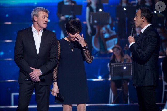 Exclusif - Laurence et Pierre Lemarchal, parents de Grégory, avec leur ami Nikos Aliagas lors de la soirée hommage Grégory Lemarchal : Dix ans après, l'histoire continue, le 7 janvier 2017 au Zénith de Paris et sur TF1 (réalisation DMLS TV), au profit de la construction d'une maison d'accueil pour les patients atteints de la mucoviscidose. © Cyril Moreau/Bestimage