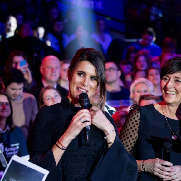 Exclusif - Karine Ferri avec Laurence et Pierre Lemarchal, parents de Grégory, lors de la soirée hommage Grégory Lemarchal : Dix ans après, l'histoire continue, le 7 janvier 2017 au Zénith de Paris et sur TF1 (réalisation DMLS TV), au profit de la construction d'une maison d'accueil pour les patients atteints de la mucoviscidose. © Cyril Moreau/Bestimage