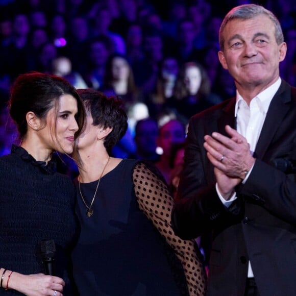 Exclusif - Karine Ferri avec Laurence et Pierre Lemarchal, parents de Grégory, lors de la soirée hommage Grégory Lemarchal : Dix ans après, l'histoire continue, le 7 janvier 2017 au Zénith de Paris et sur TF1 (réalisation DMLS TV), au profit de la construction d'une maison d'accueil pour les patients atteints de la mucoviscidose. © Cyril Moreau/Bestimage