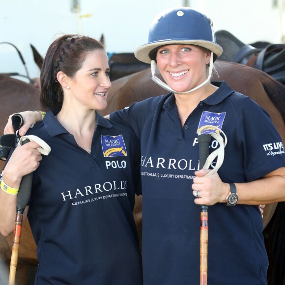 Zara Phillips a participé à un match de polo sponsorisé par Magic Millions sur la Gold Coast en Australie le 8 janvier 2017, deux semaines après la révélation de sa fausse couche alors qu'elle était enceinte de son second enfant avec Mike Tindall. Au cours de la rencontre, elle a été victime d'une chute, heureusement sans gravité.