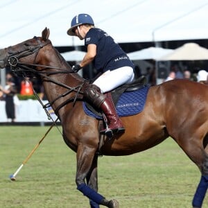 Zara Phillips a participé à un match de polo sponsorisé par Magic Millions sur la Gold Coast en Australie le 8 janvier 2017, deux semaines après la révélation de sa fausse couche alors qu'elle était enceinte de son second enfant avec Mike Tindall. Au cours de la rencontre, elle a été victime d'une chute, heureusement sans gravité.