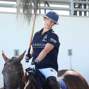 Zara Phillips a participé à un match de polo sponsorisé par Magic Millions sur la Gold Coast en Australie le 8 janvier 2017, deux semaines après la révélation de sa fausse couche alors qu'elle était enceinte de son second enfant avec Mike Tindall. Au cours de la rencontre, elle a été victime d'une chute, heureusement sans gravité.