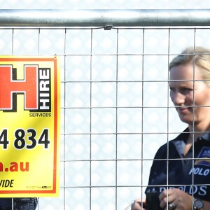 Zara Phillips a participé à un match de polo sponsorisé par Magic Millions sur la Gold Coast en Australie le 8 janvier 2017, deux semaines après la révélation de sa fausse couche alors qu'elle était enceinte de son second enfant avec Mike Tindall. Au cours de la rencontre, elle a été victime d'une chute, heureusement sans gravité.