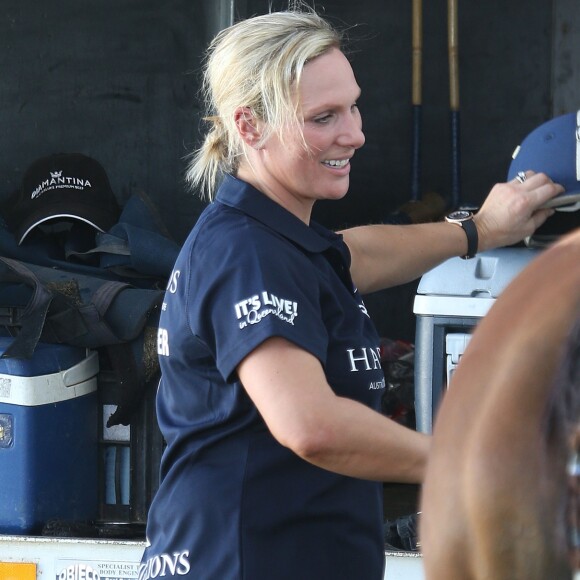 Zara Phillips a participé à un match de polo sponsorisé par Magic Millions sur la Gold Coast en Australie le 8 janvier 2017, deux semaines après la révélation de sa fausse couche alors qu'elle était enceinte de son second enfant avec Mike Tindall. Au cours de la rencontre, elle a été victime d'une chute, heureusement sans gravité.