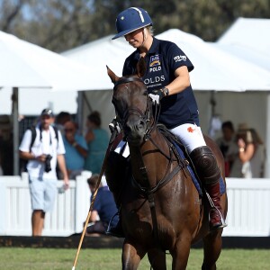 Zara Phillips a participé à un match de polo sponsorisé par Magic Millions sur la Gold Coast en Australie le 8 janvier 2017, deux semaines après la révélation de sa fausse couche alors qu'elle était enceinte de son second enfant avec Mike Tindall. Au cours de la rencontre, elle a été victime d'une chute, heureusement sans gravité.
